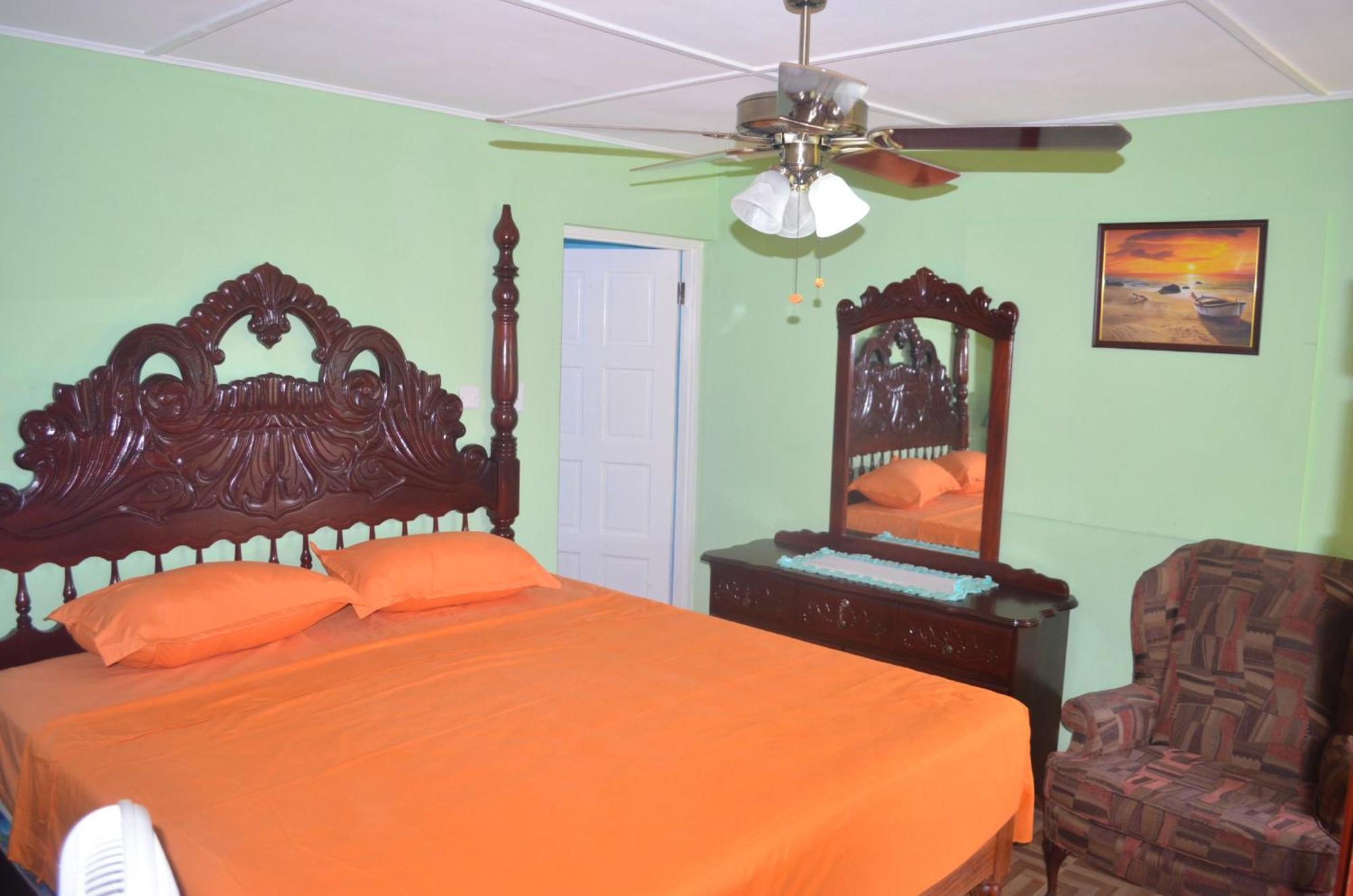 Little Shaw Park Guest House Ocho Rios Eksteriør billede